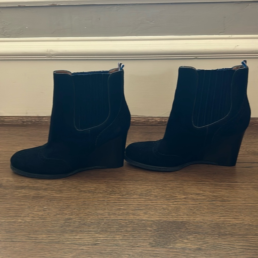 Tommy Hilfiger Black Platform
Wedge Ankle Booties